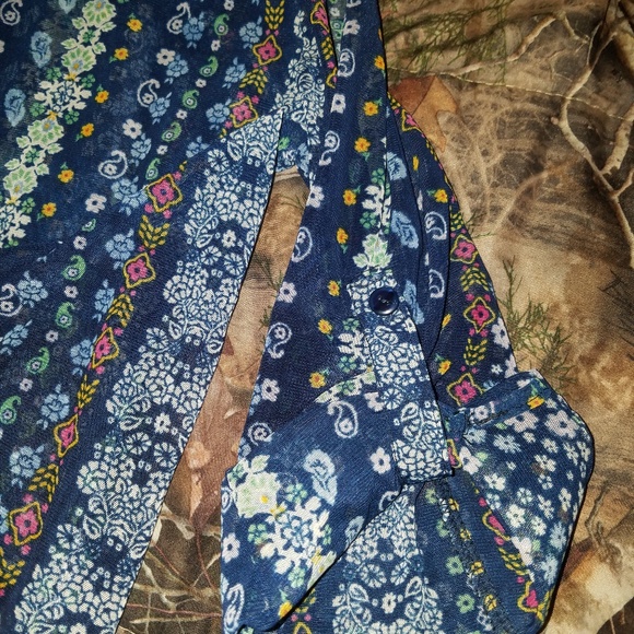 Eden & Olivia Blouse - Picture 4 of 4